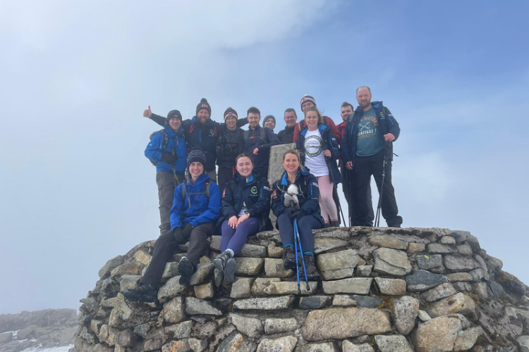 razorblue&acute;s charity support climbs to new heights